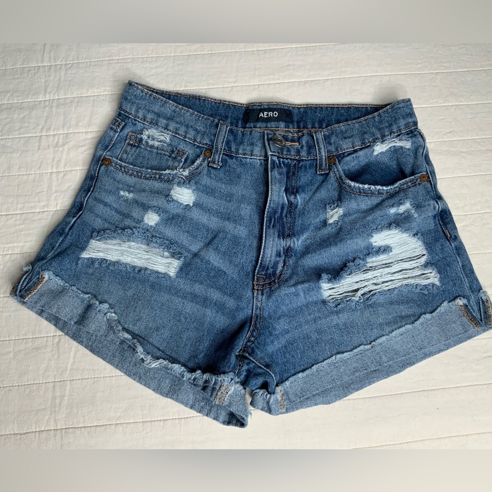 Women’s 6 Aero Distressed Mom Shorts